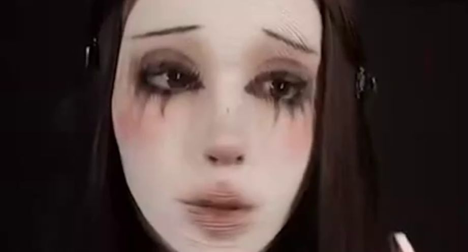 Mash: вирусный макияж с нитками из TikTok может покалечить девочкам лицо
