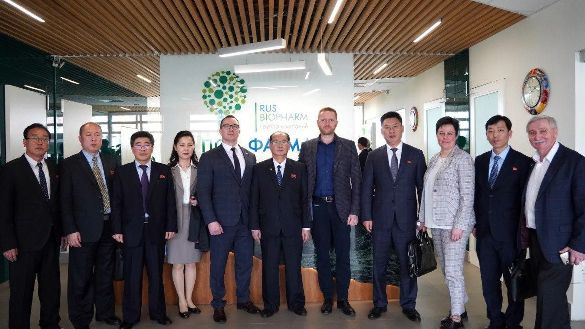 Дубну посетила делегация из КНДР во главе с министром здравоохранения страны