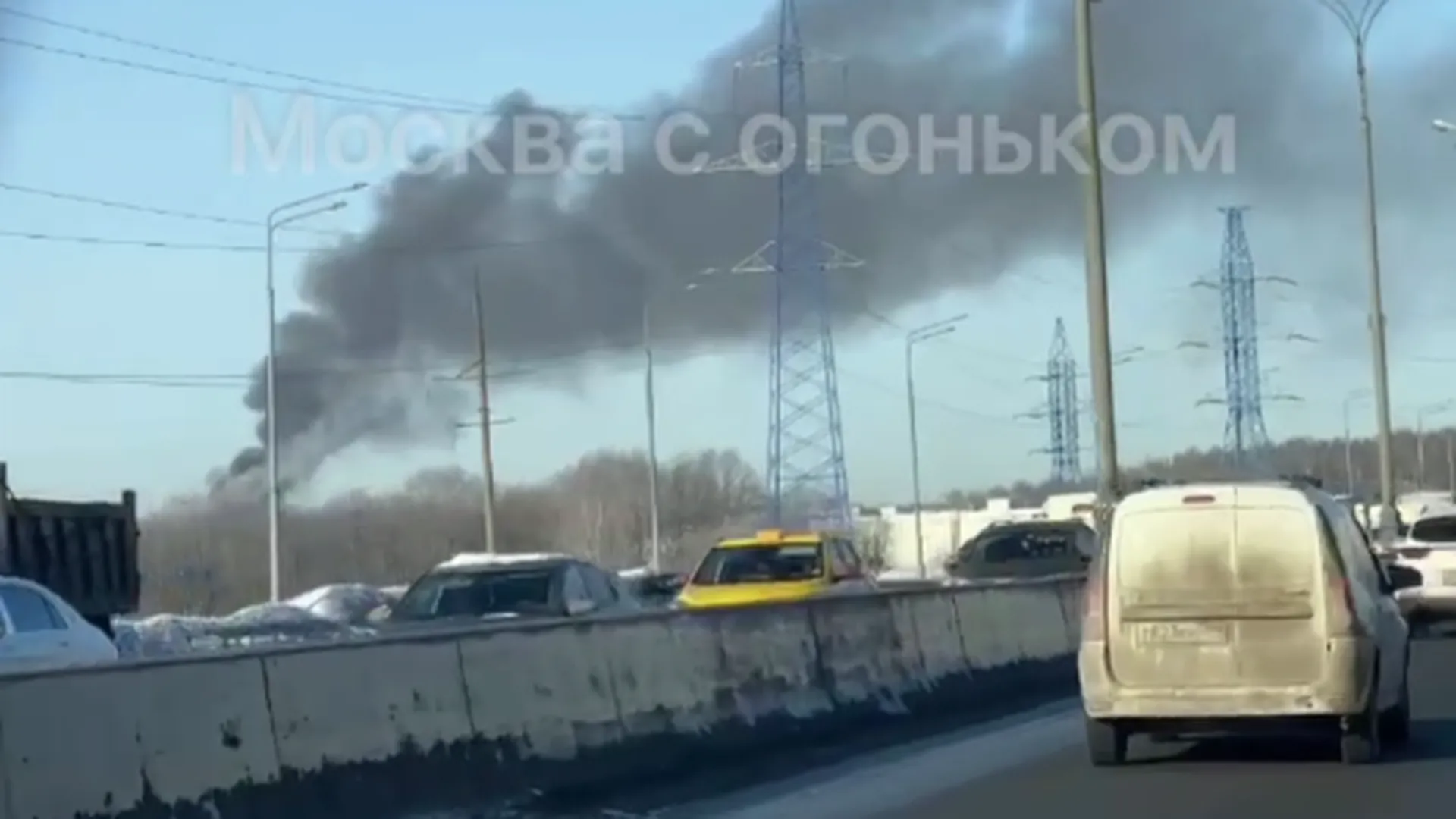 Пожар площадью 540 кв м произошел на складе в Новой Москве