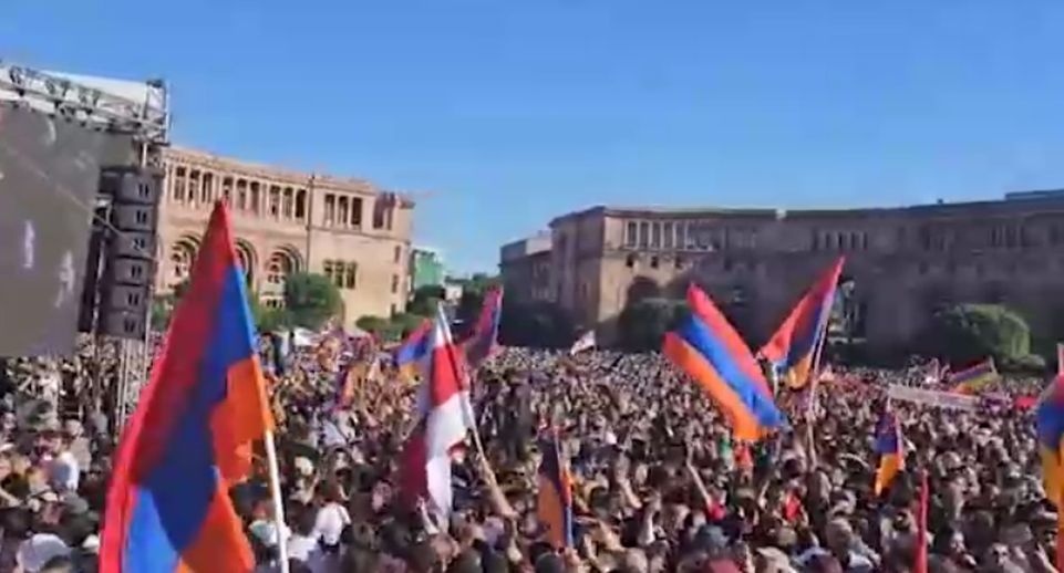 В Ереване начался второй день протестов с требованием отставки Пашиняна
