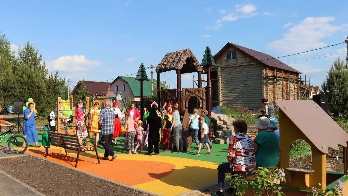 Современную детскую площадку открыли в деревне Дубнево