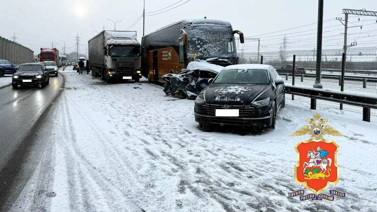Шесть ДТП с участием 13 авто произошли в Москве на трассе М-4 «Дон»
