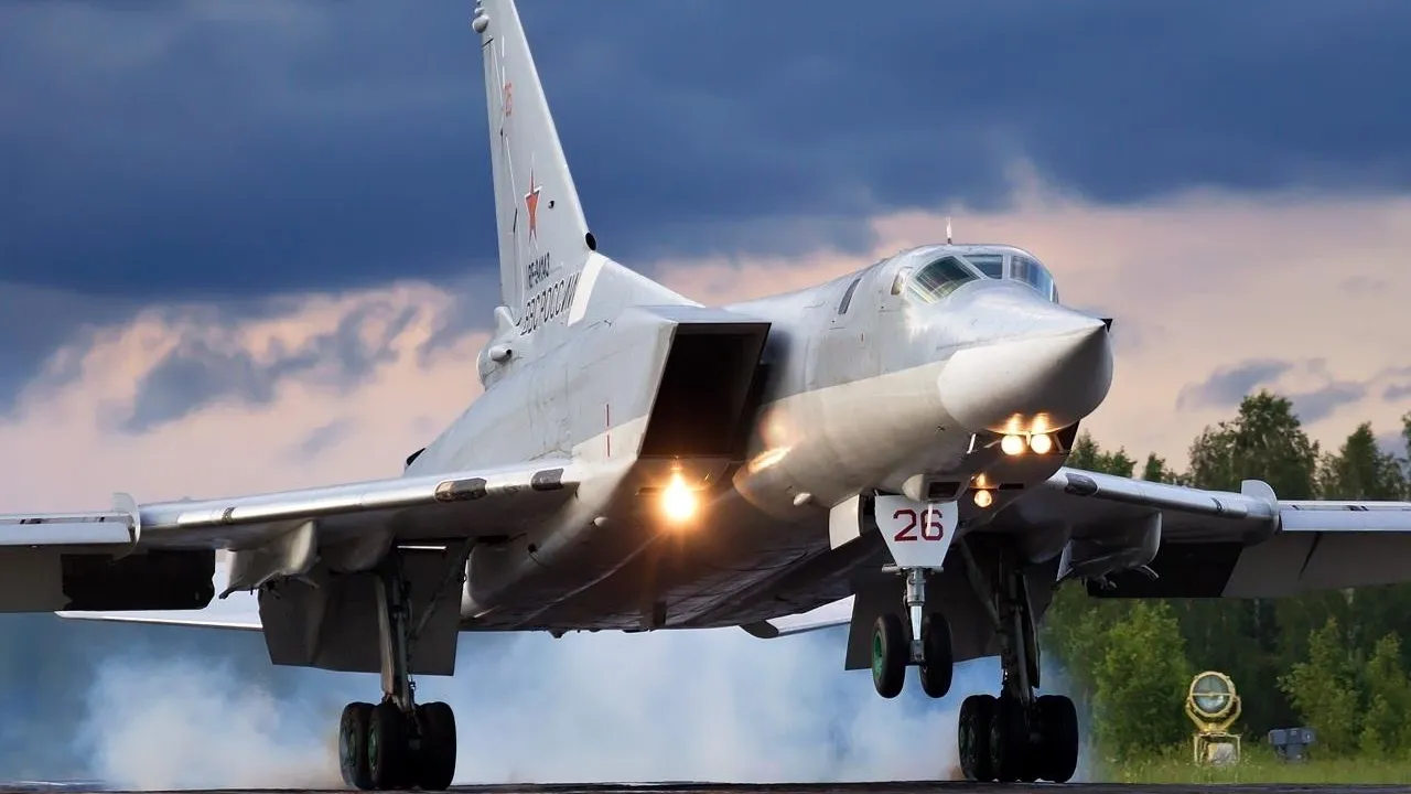 Разведка Украины при попытке угнать Ту-22М3 угрожала летчику и его родным