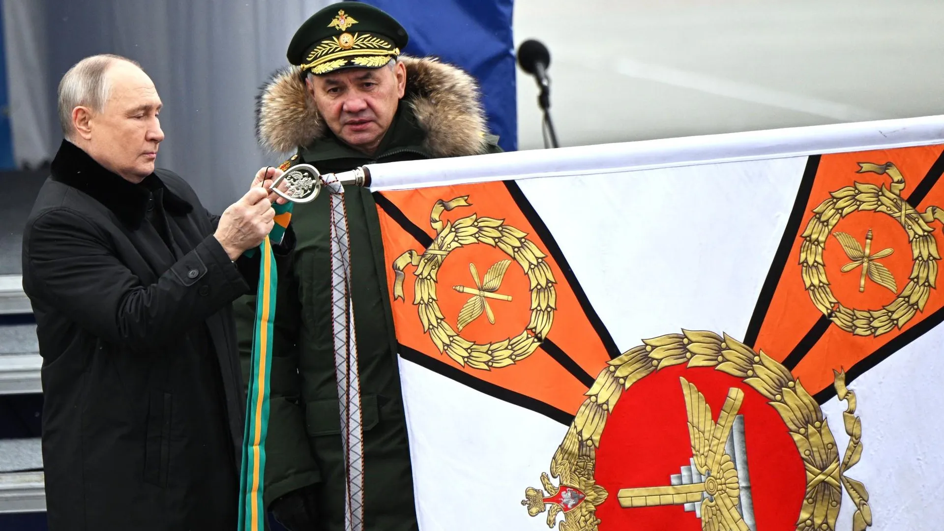 Путин вручил госнаграды отличившимся в ходе спецоперации подразделениям ВКС
