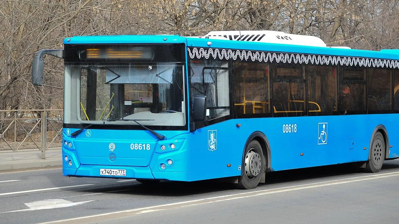 Интервалы движения бесплатных автобусов возле закрытых станций метро  составляют 40 секунд | РИАМО