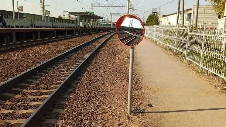 В Подмосковье на пешеходных переходах вблизи 13 ж/д станций установят зеркала