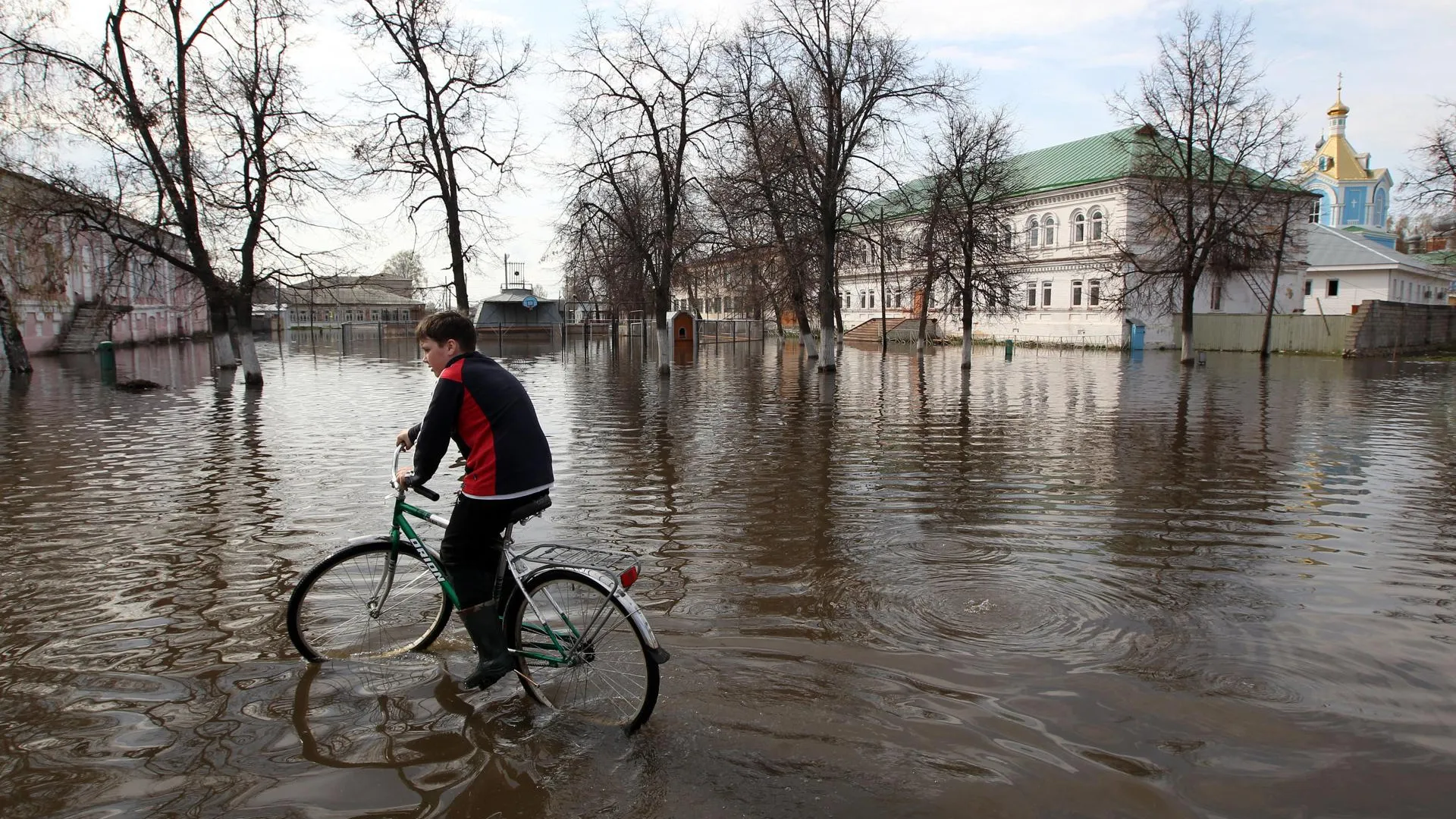 Россиян предупредили, что весенний паводок набирает силу