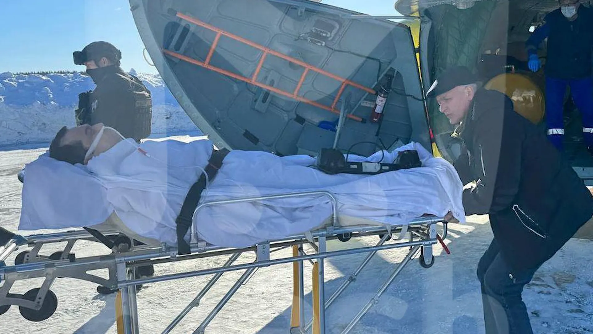 Раненого Андрея Чибиса на вертолете транспортируют в областной центр