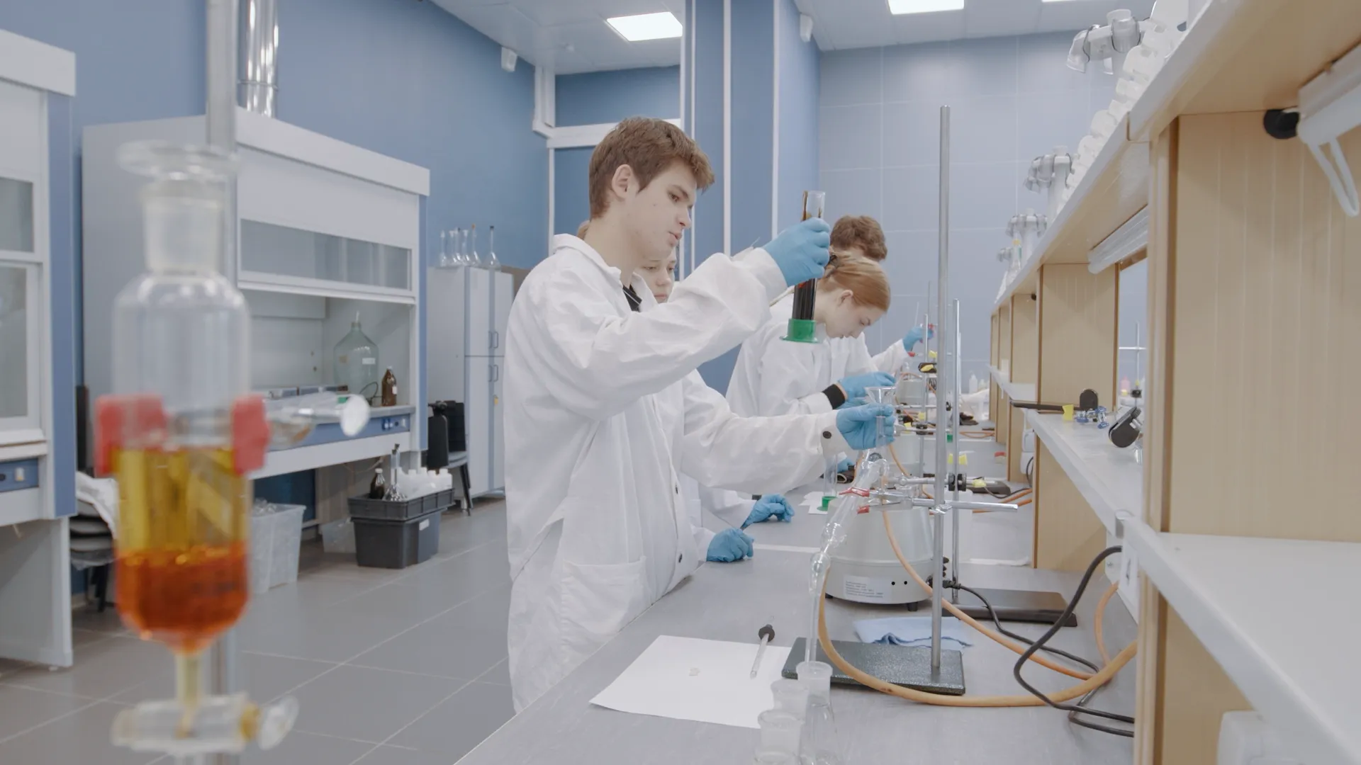Кадр из документального фильма LIFE doc «Рабочий класс»