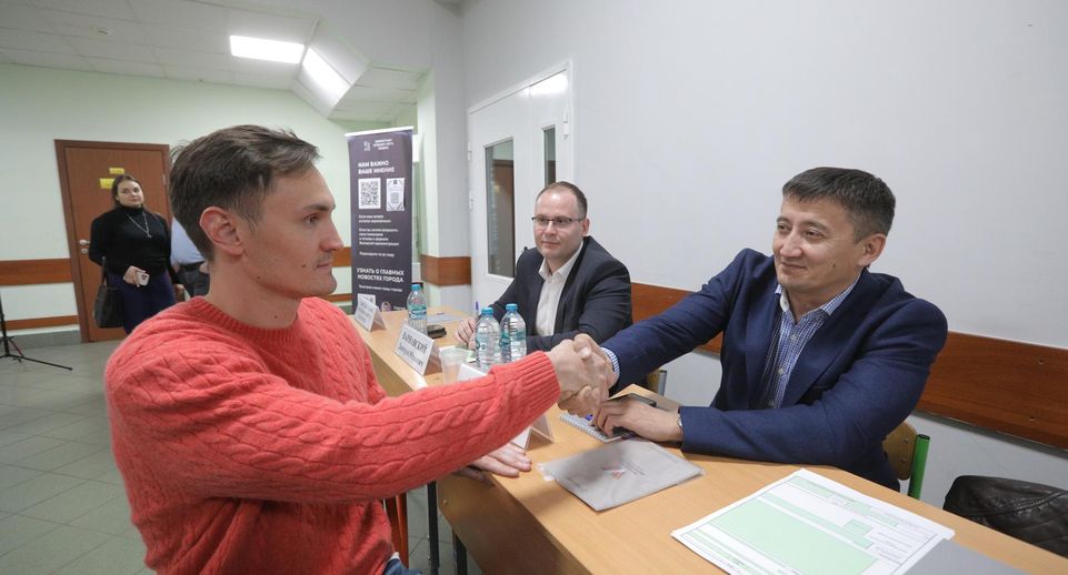 Замглавы Балашихи Дмитрий Варнавский провел встречу с жителями микрорайона Авиаторы в формате «Выездной администрации»