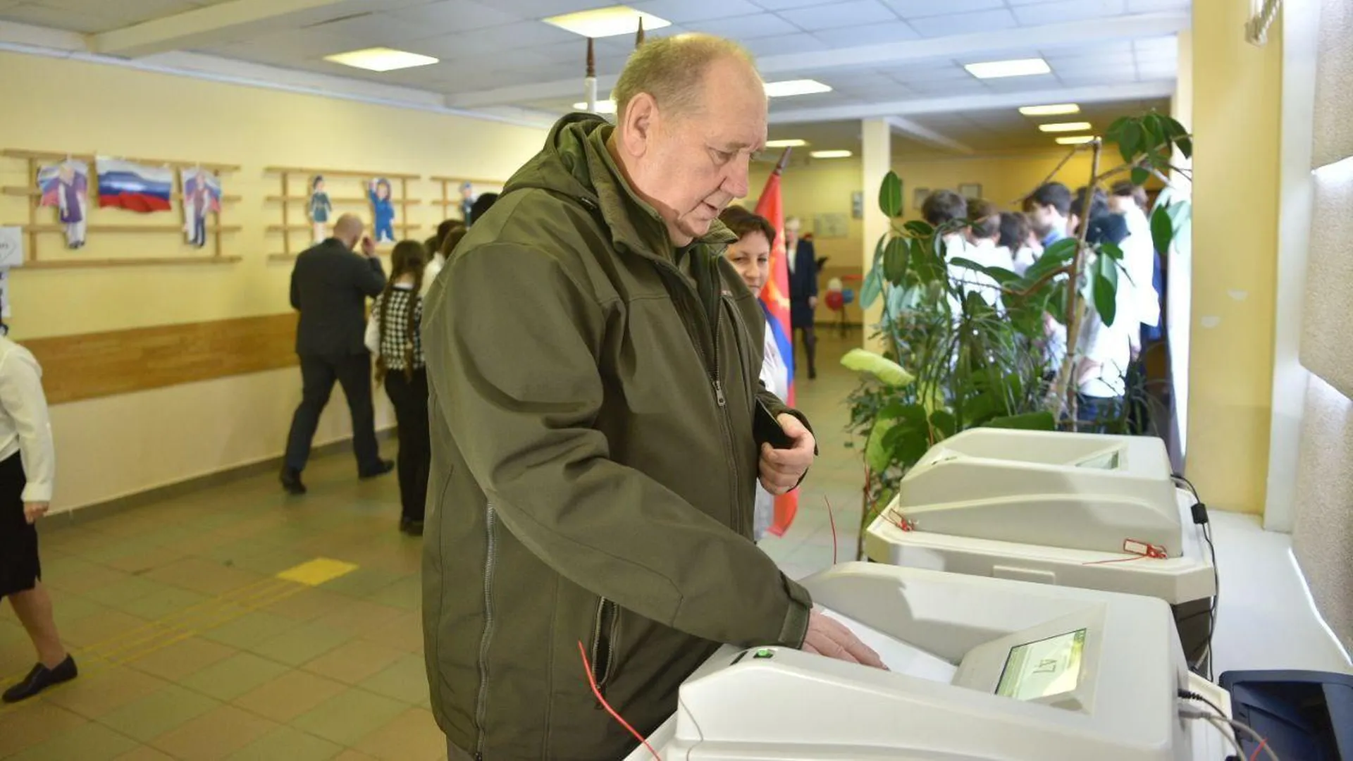 Герой России Сергей Лысюк проголосовал на выборах президента в Балашихе