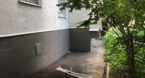 В Москве 4-летняя девочка разбилась насмерть после падения с 8 этажа