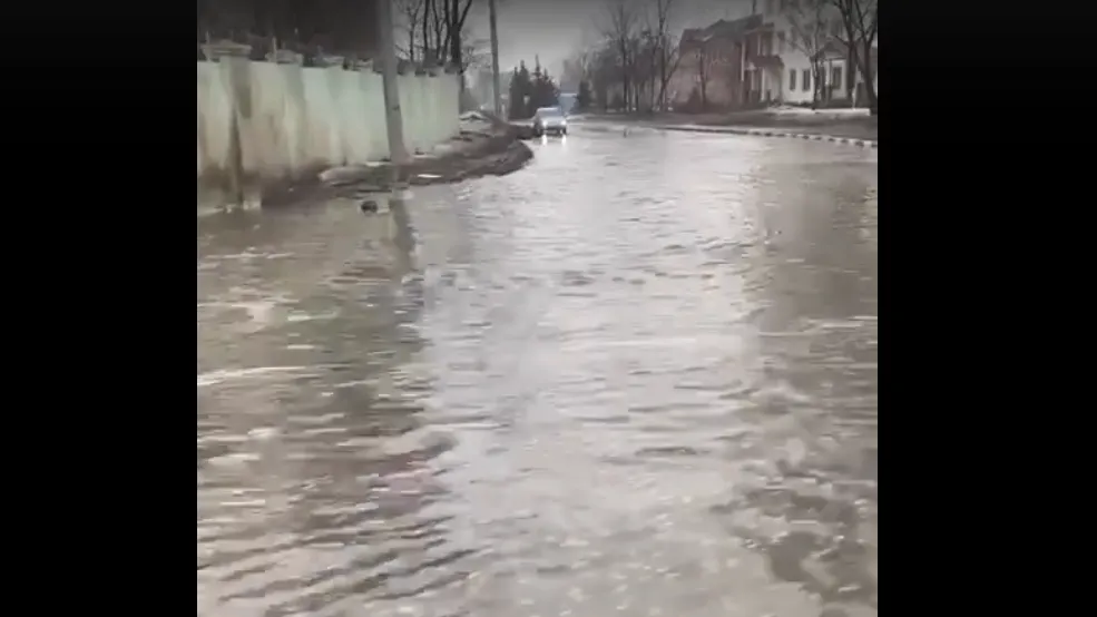 Подтопление на одной из улиц Дзержинского устранят в течение дня