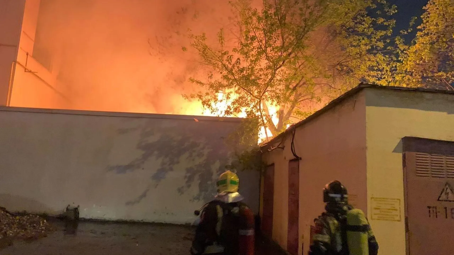 Пожар в складском здании произошел в Реутове