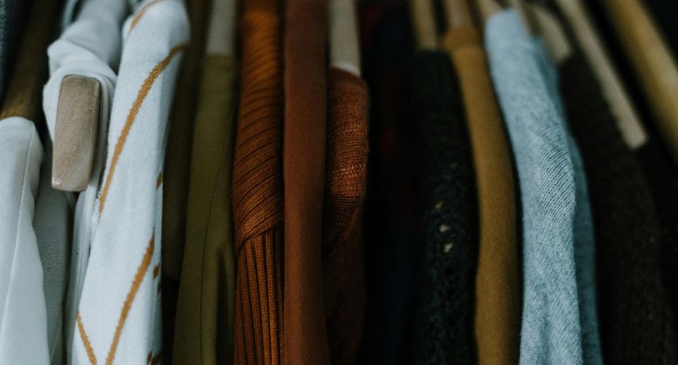 Восемь стран резко нарастили поставки одежды в РФ за год