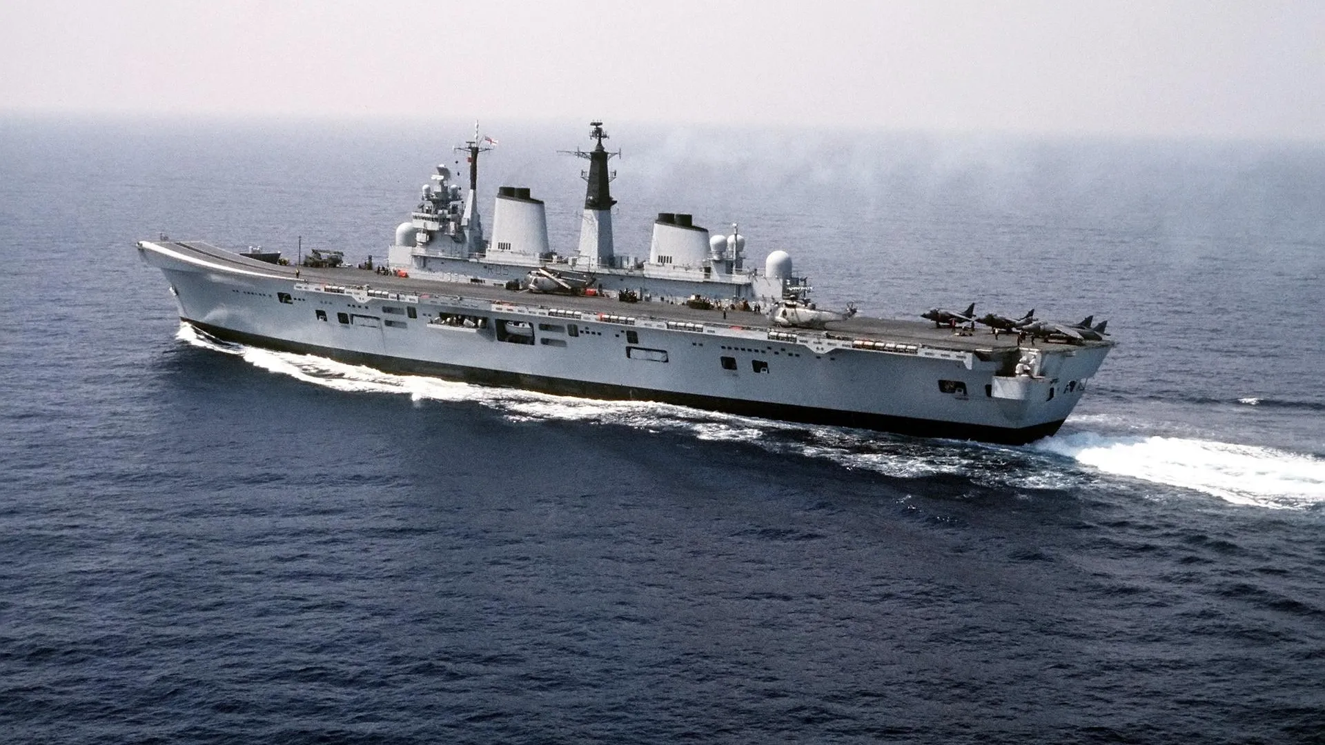 Британские ВМС сообщили о повреждении судна у берегов Йемена при нападении