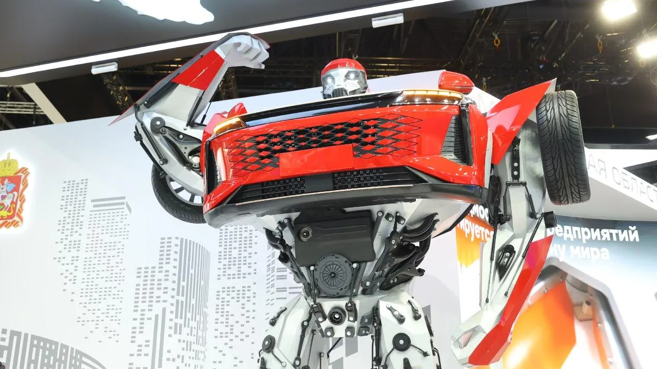 Робот из деталей внедорожников представлен на подмосковном стенде ПМЭФ