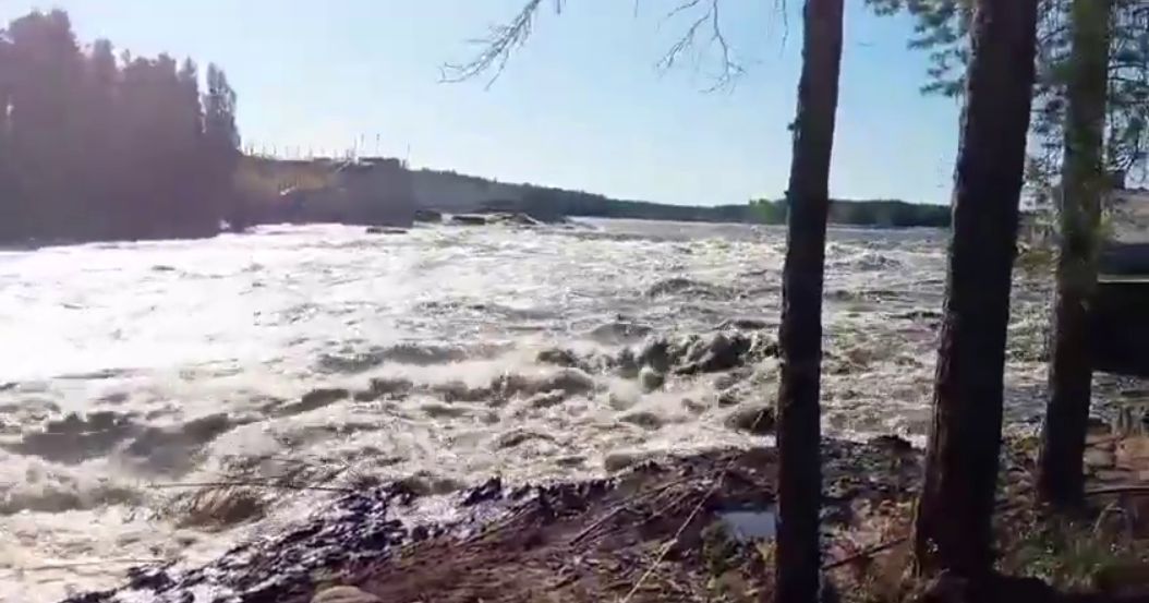 Прорыв дамбы на балтийском канале