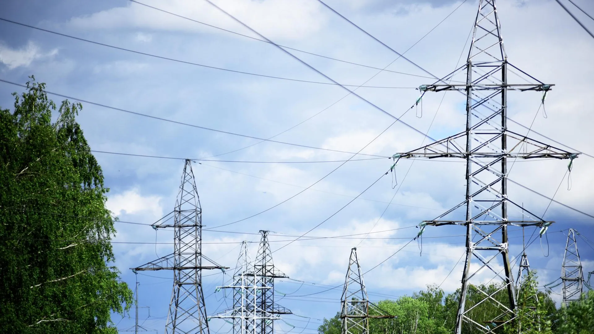 Более 70 км линий электропередачи отремонтировали в Подмосковье за 8 месяцев