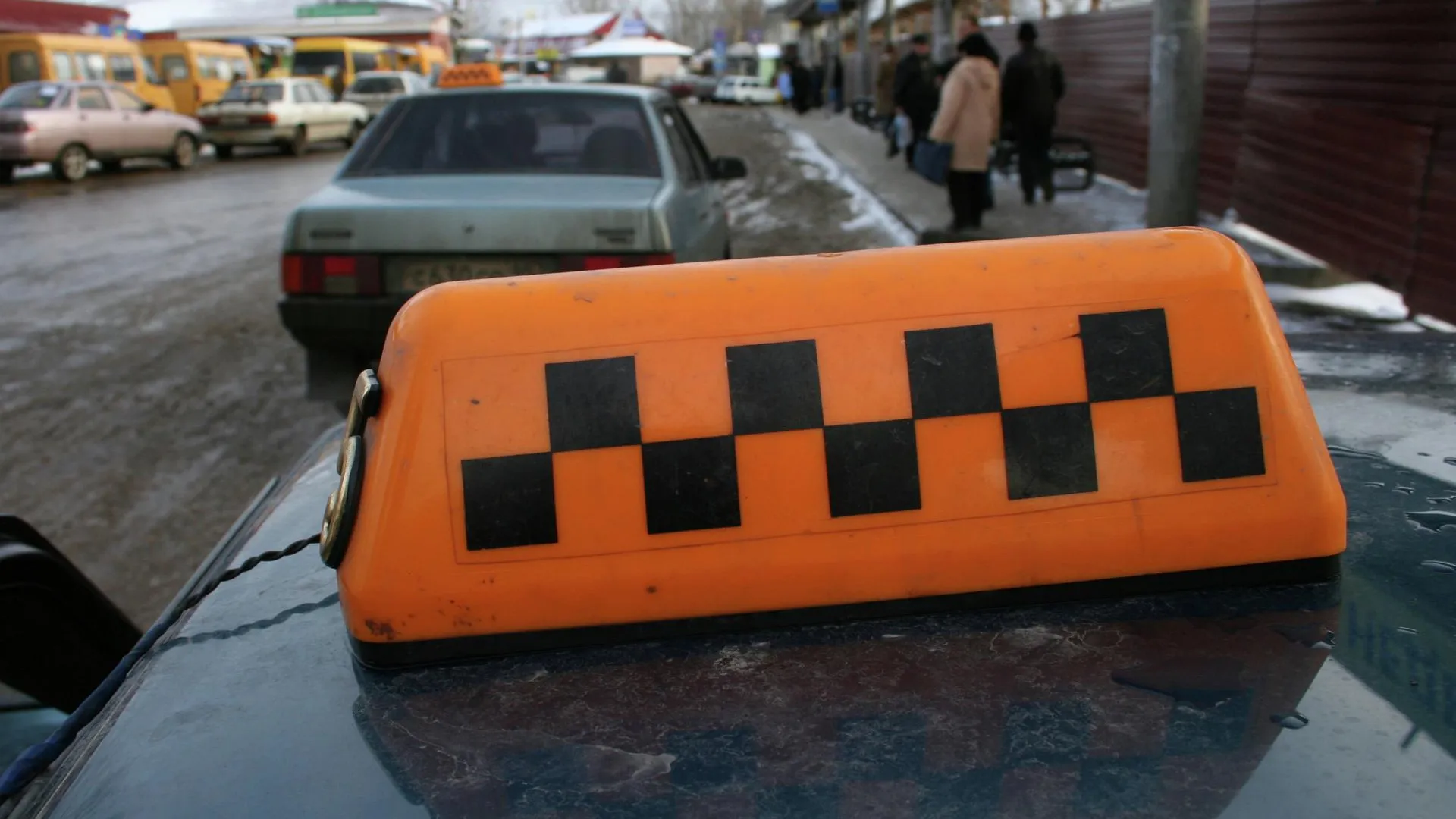 Десять нелегальных таксистов задержали на юго-востоке Москвы | РИАМО