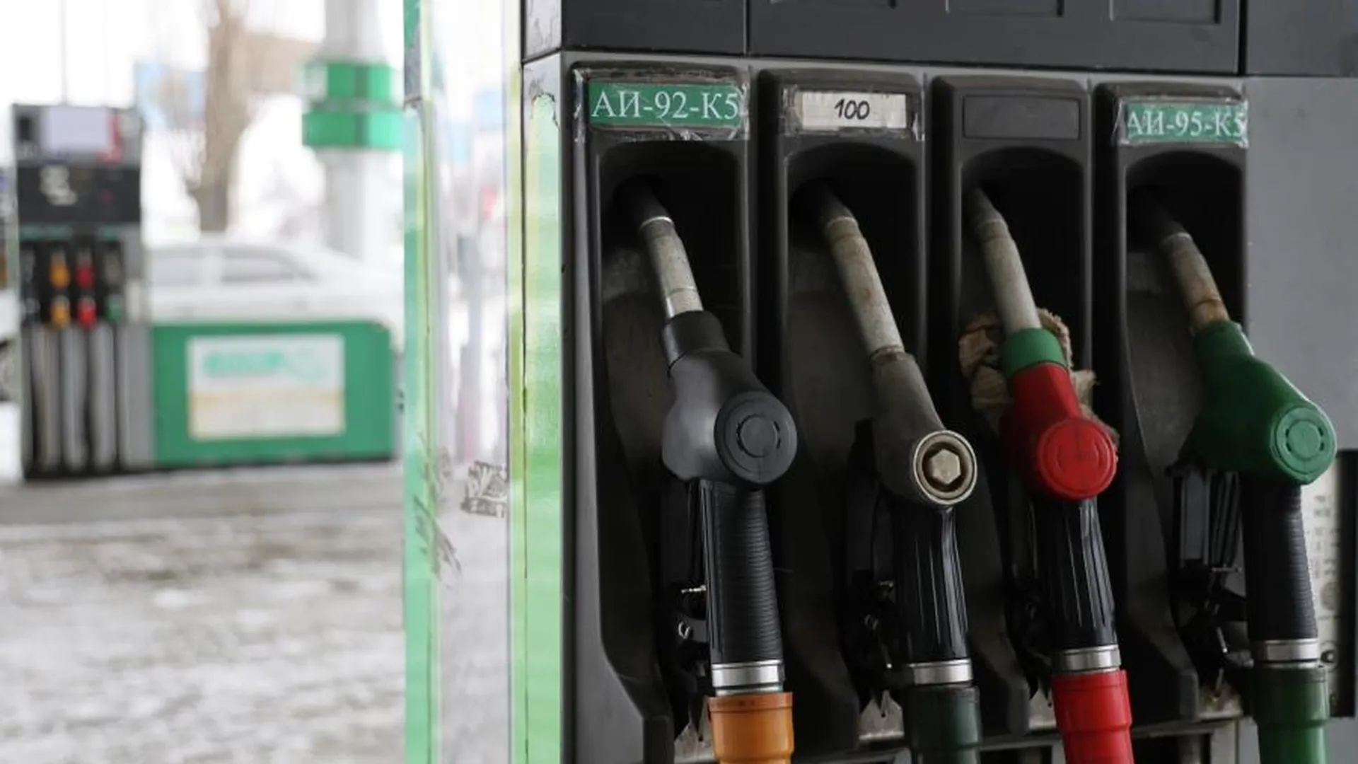 Эксперт Бунина: цены на бензин в РФ должны быть стабильны еще несколько месяцев