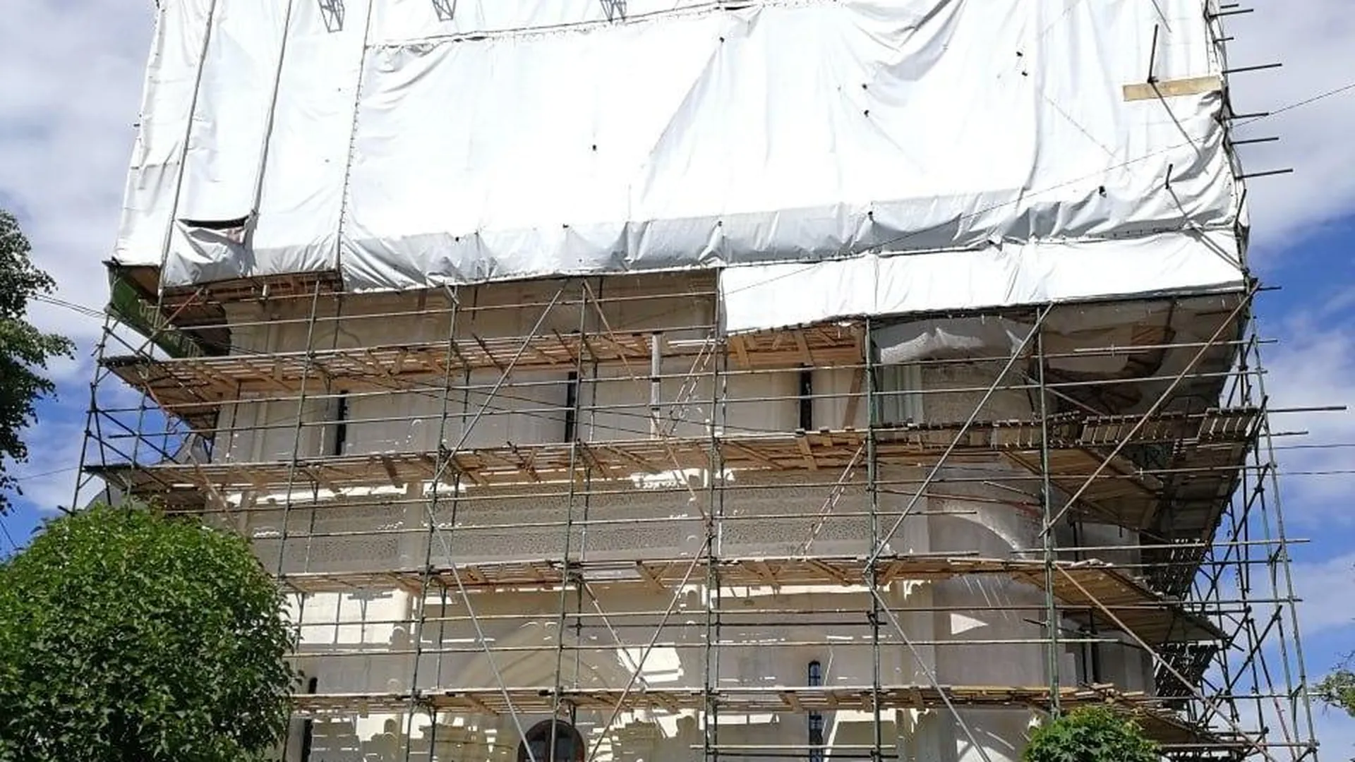 В Звенигороде отреставрируют звонницу и земляные валы Успенского собора