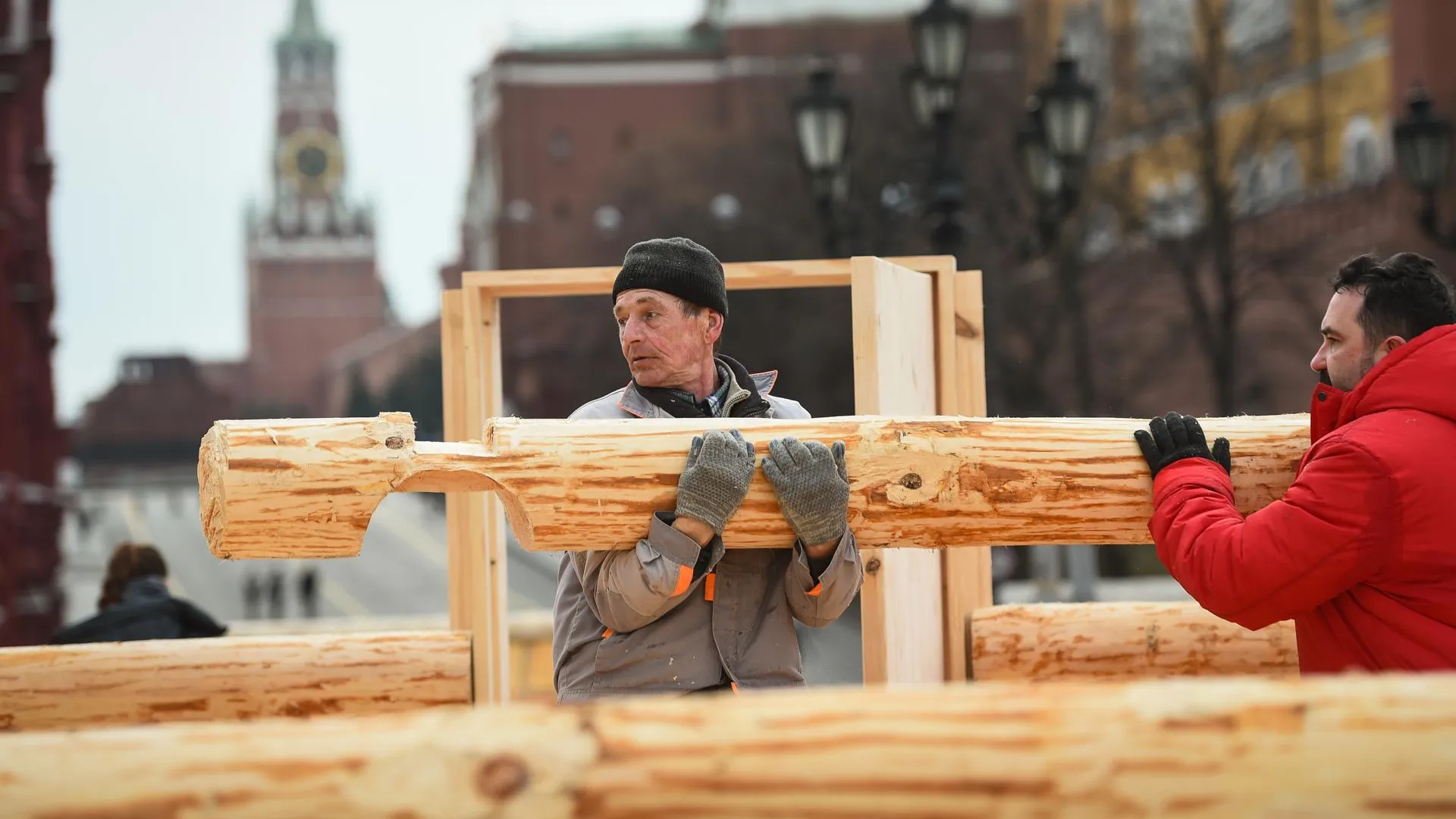 Более 220 декоративных конструкций украсят Москву к Масленице