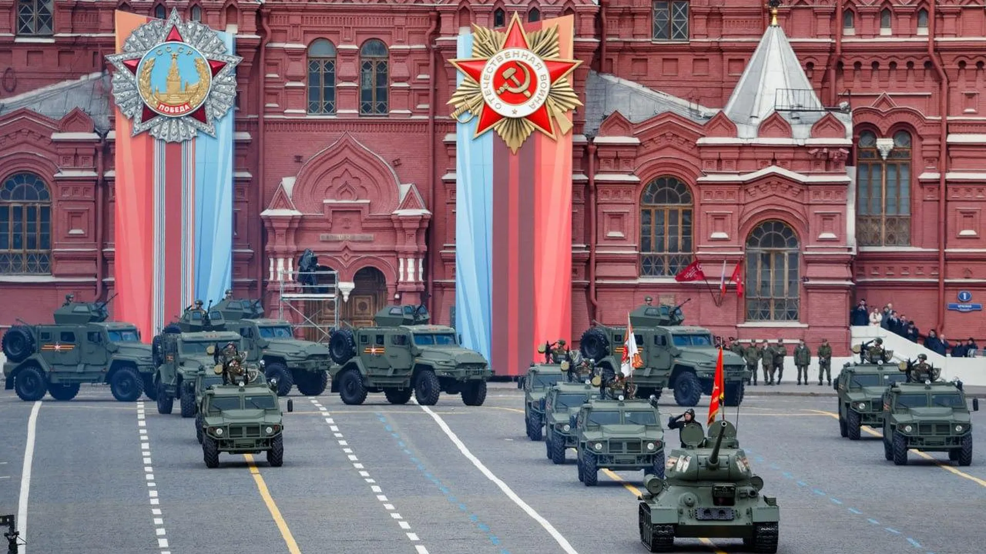 В параде на 9 Мая в Москве будут участвовать 9 тыс человек и 75 единиц техники