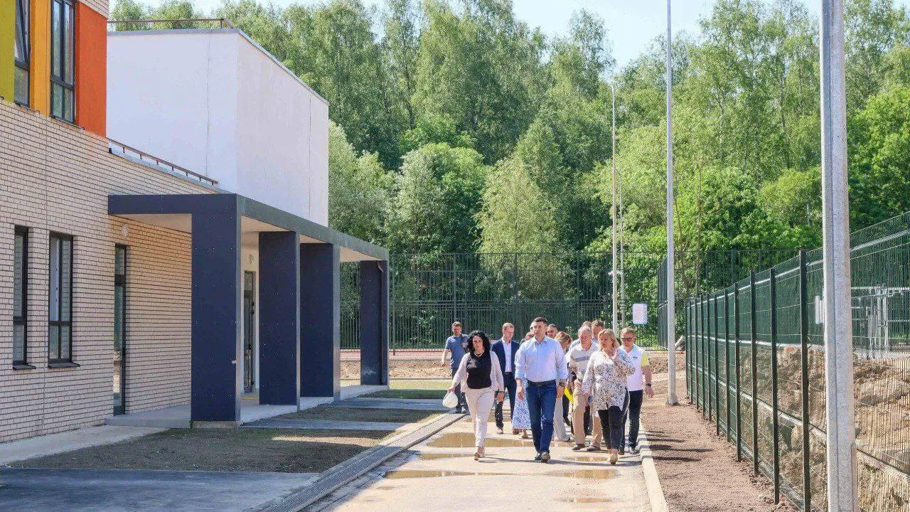 Глава Подольска проинспектировал строительство школы и детсада у деревни Бережки
