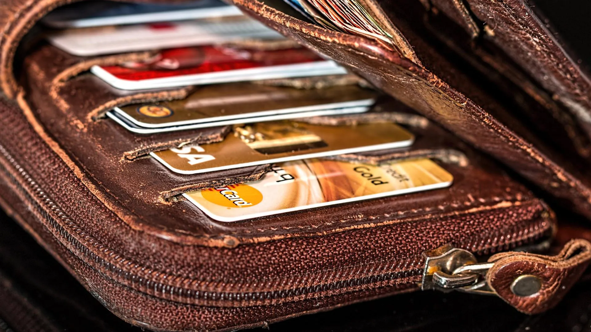 Какую кредитную карту выбрать: 10 лучших кредиток с кешбэком «на всё»