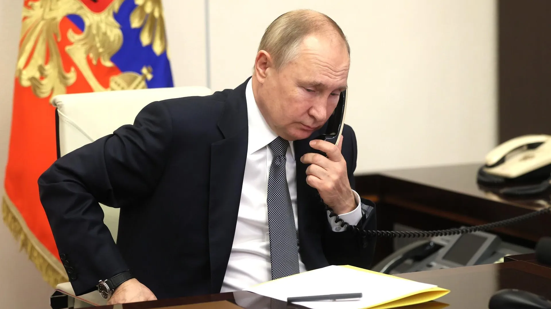 Путин в беседе с Раиси выразил надежду на сдержанность стран Ближнего Востока