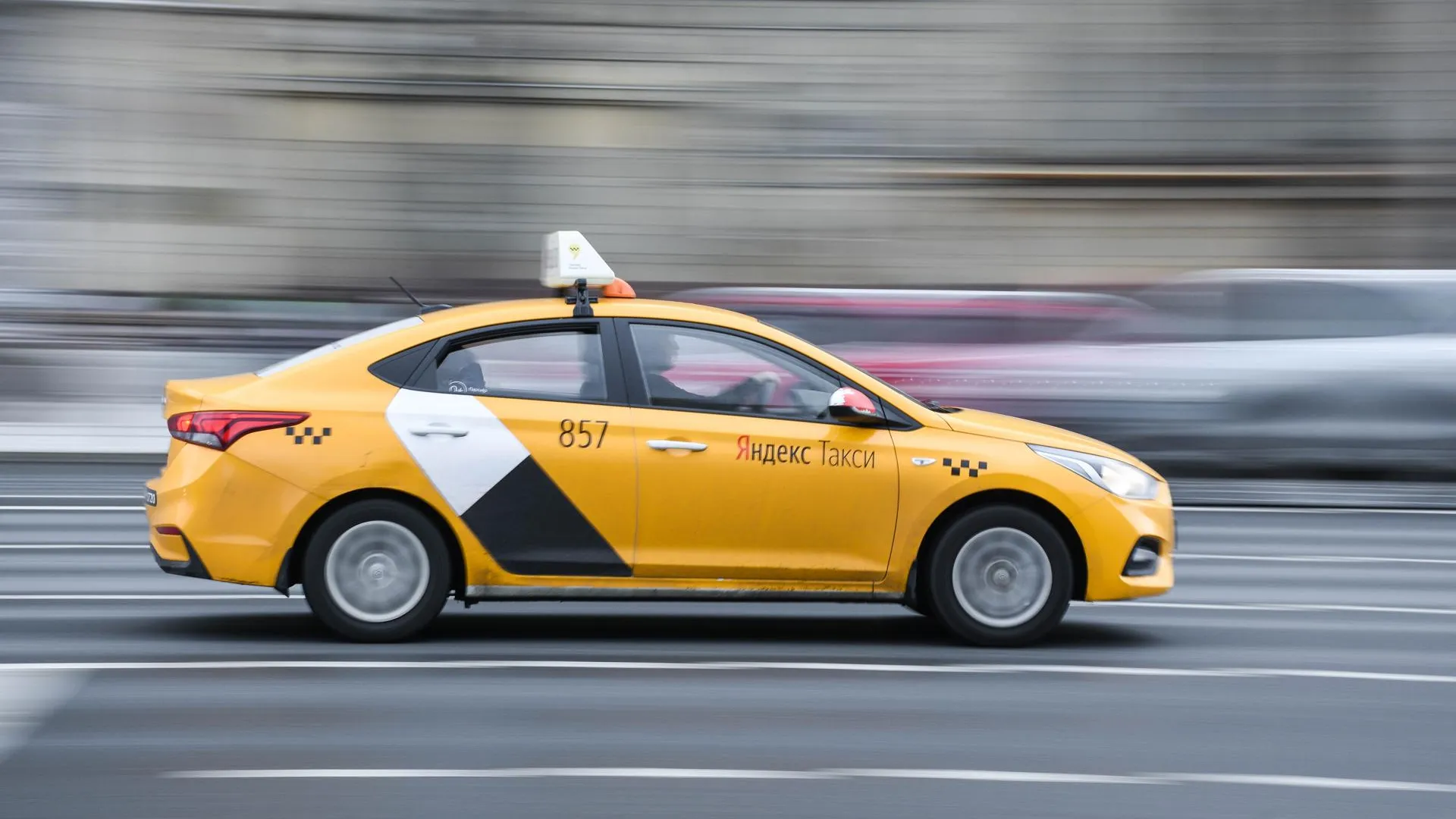 «Чувствую себя недостаточно хорошей»: пассажиры и водители о рейтинге «Яндекс.Такси»