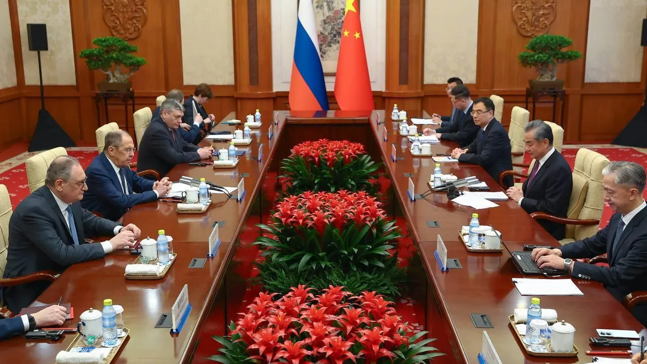 В Пекине прошла встреча Лаврова и главы МИД Китая Ван И