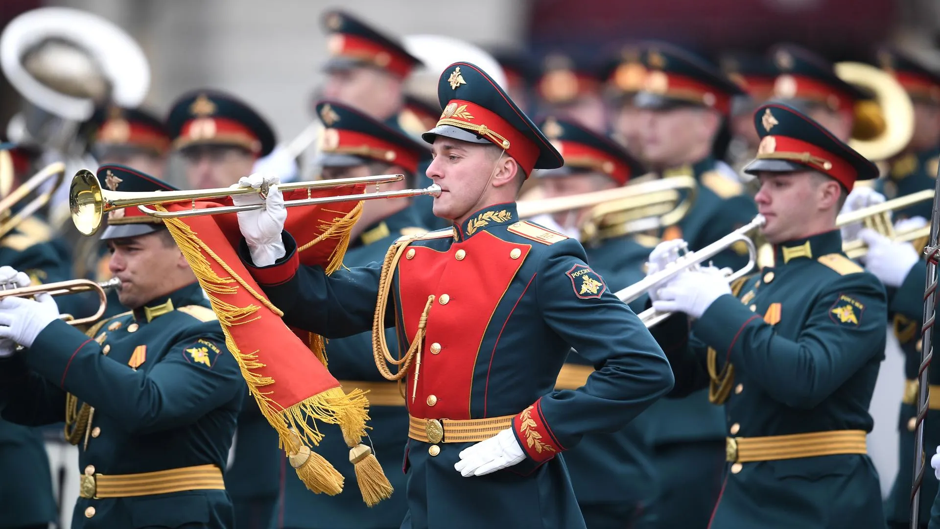 Более 40 военных оркестров будут участвовать в параде Победы на Красной площади
