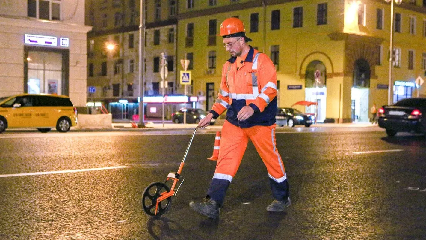 В Москве приступили к обновлению дорожной разметки