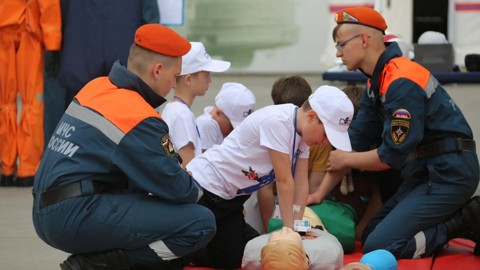 МЧС РФ подготовило кластер в столичном парке «Патриот» ко Дню защиты детей