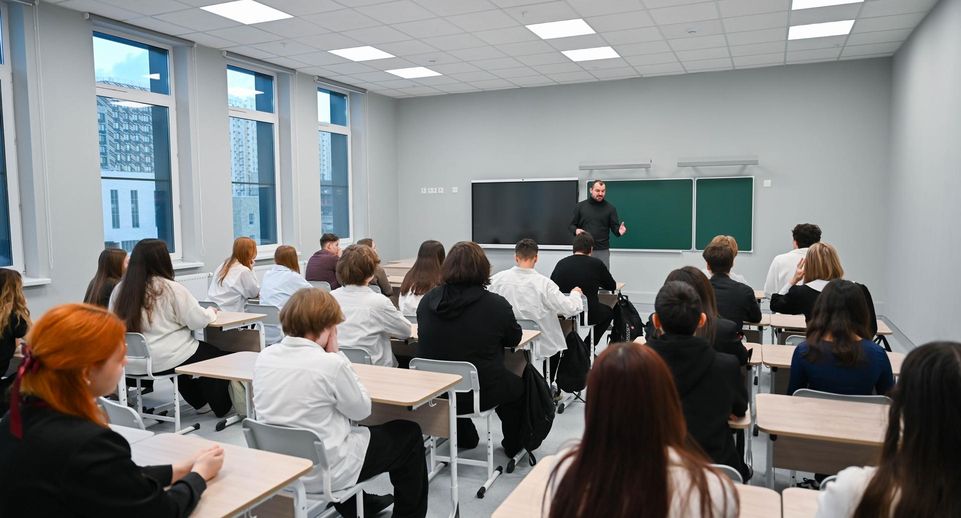 Почти 300 педагогов приняли в образовательные учреждения Подмосковья в 2025 году