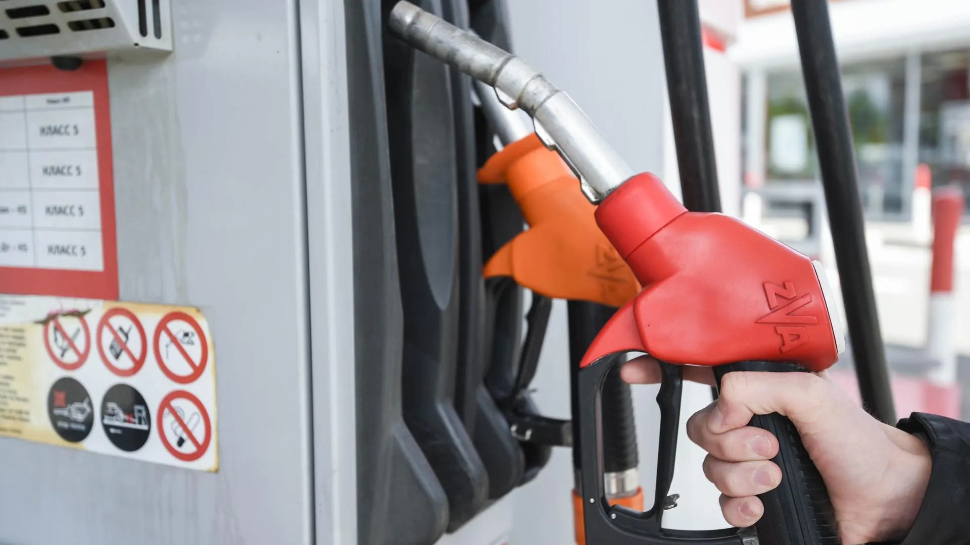 Энергетик Фролов объяснил, почему нельзя установить фиксированную цену на дизель