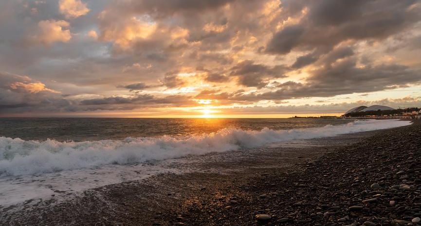 Мазутный след: стоит ли ехать отдыхать на Черное море летом 2025 года