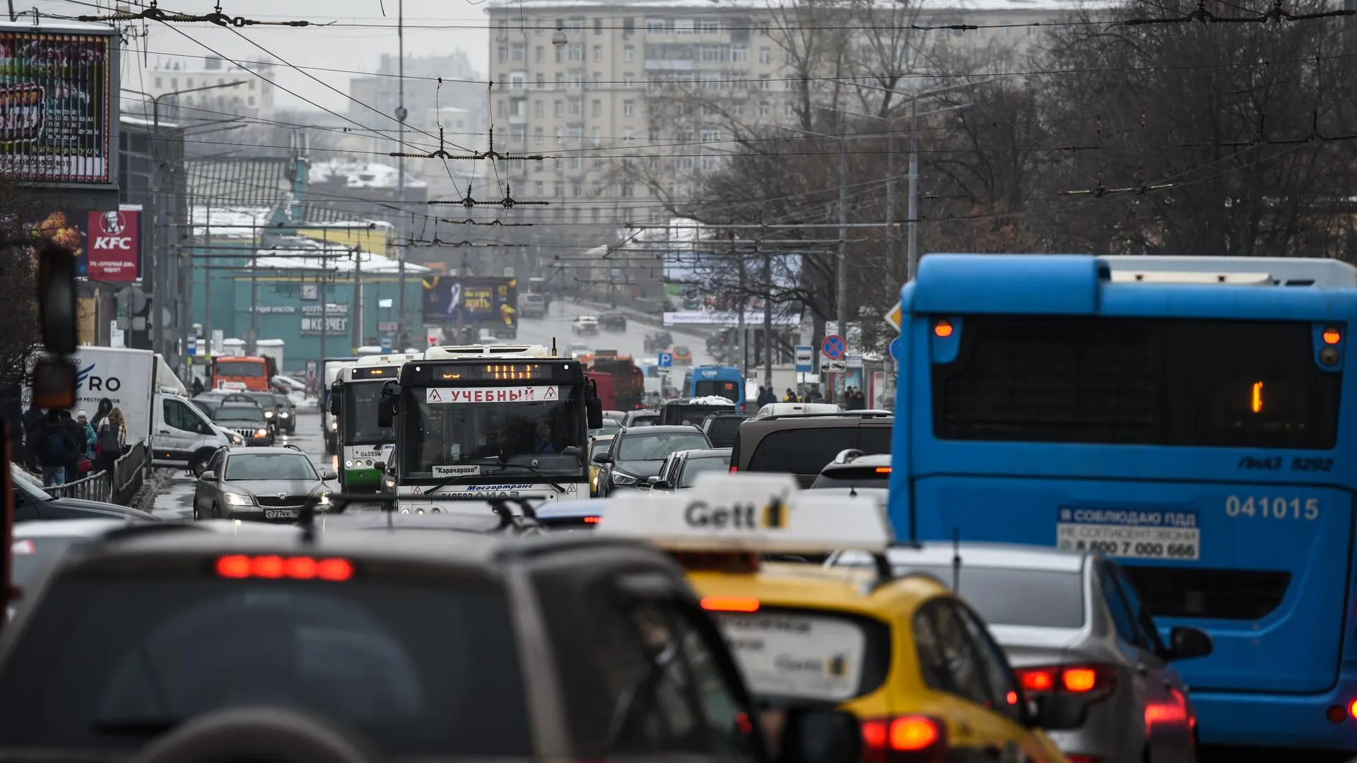 Жителям Московского региона порекомендовали менять резину на авто в апреле  | РИАМО