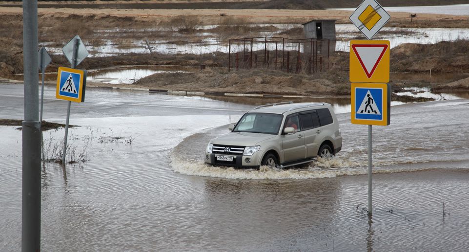 Уровень воды в реке Урал поднялся еще на 10 см до опасного уровня