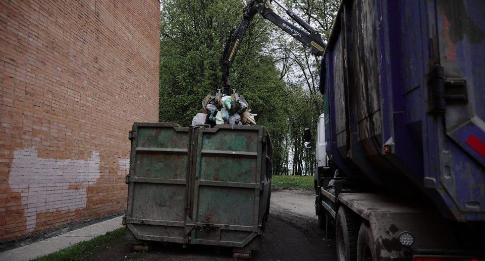 В Чехове продолжается благоустройство контейнерных площадок