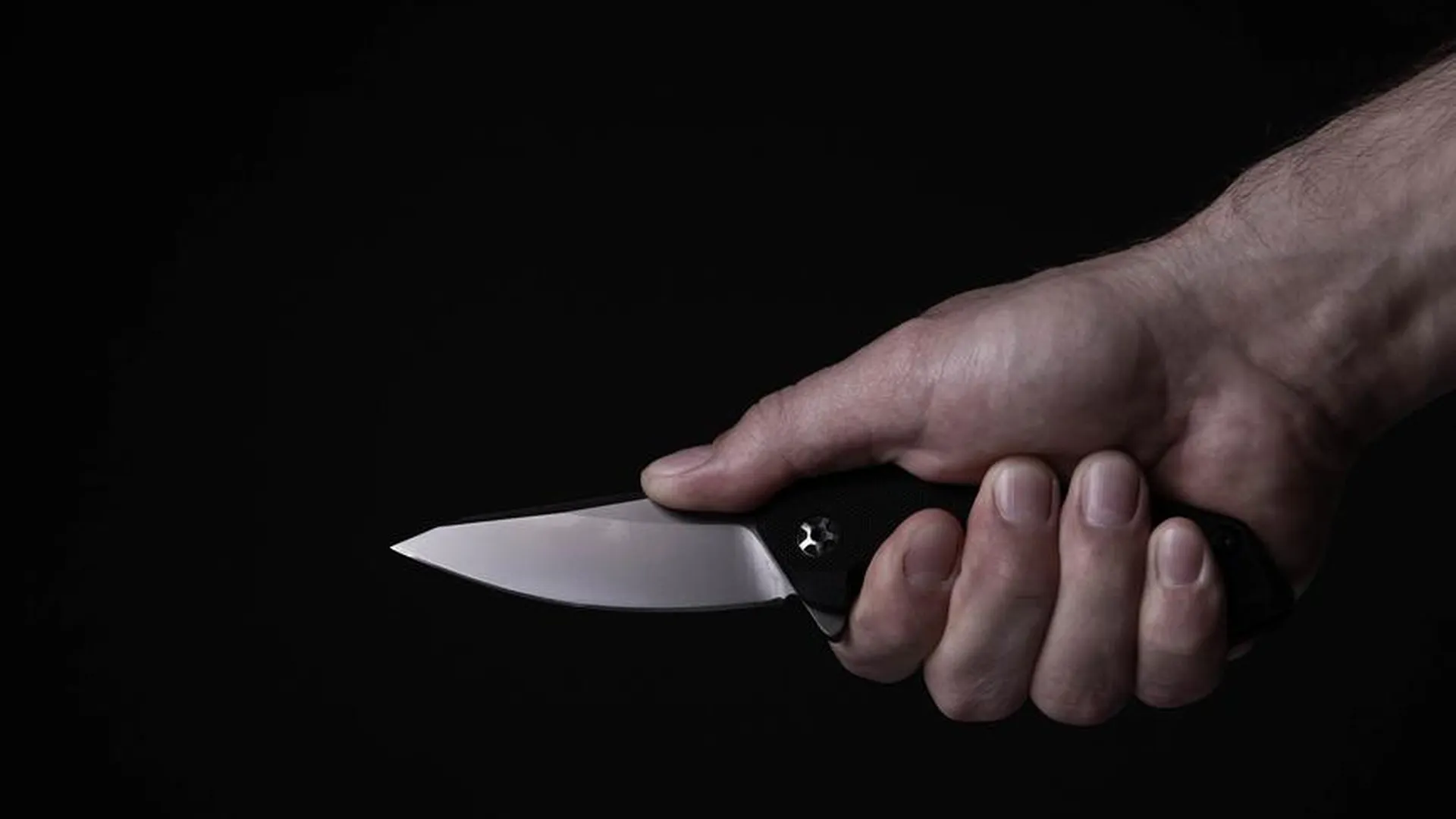 «Добивала ножом»: жительница Екатеринбурга зарезала бойца СВО из-за отказа купить ей подарок