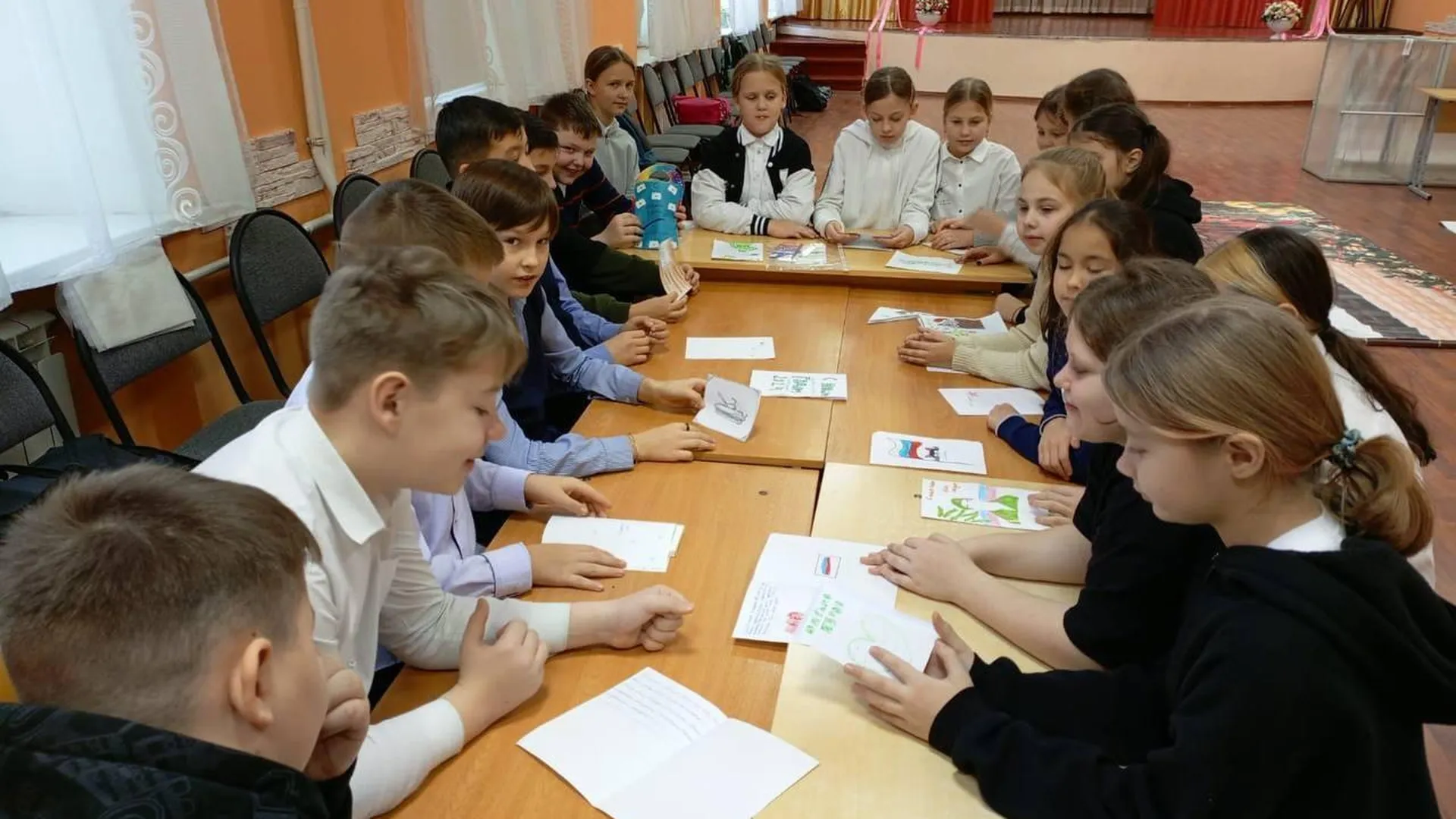 Школьники Серпухова отправили продукты питания и медикаменты солдатам в зону СВО