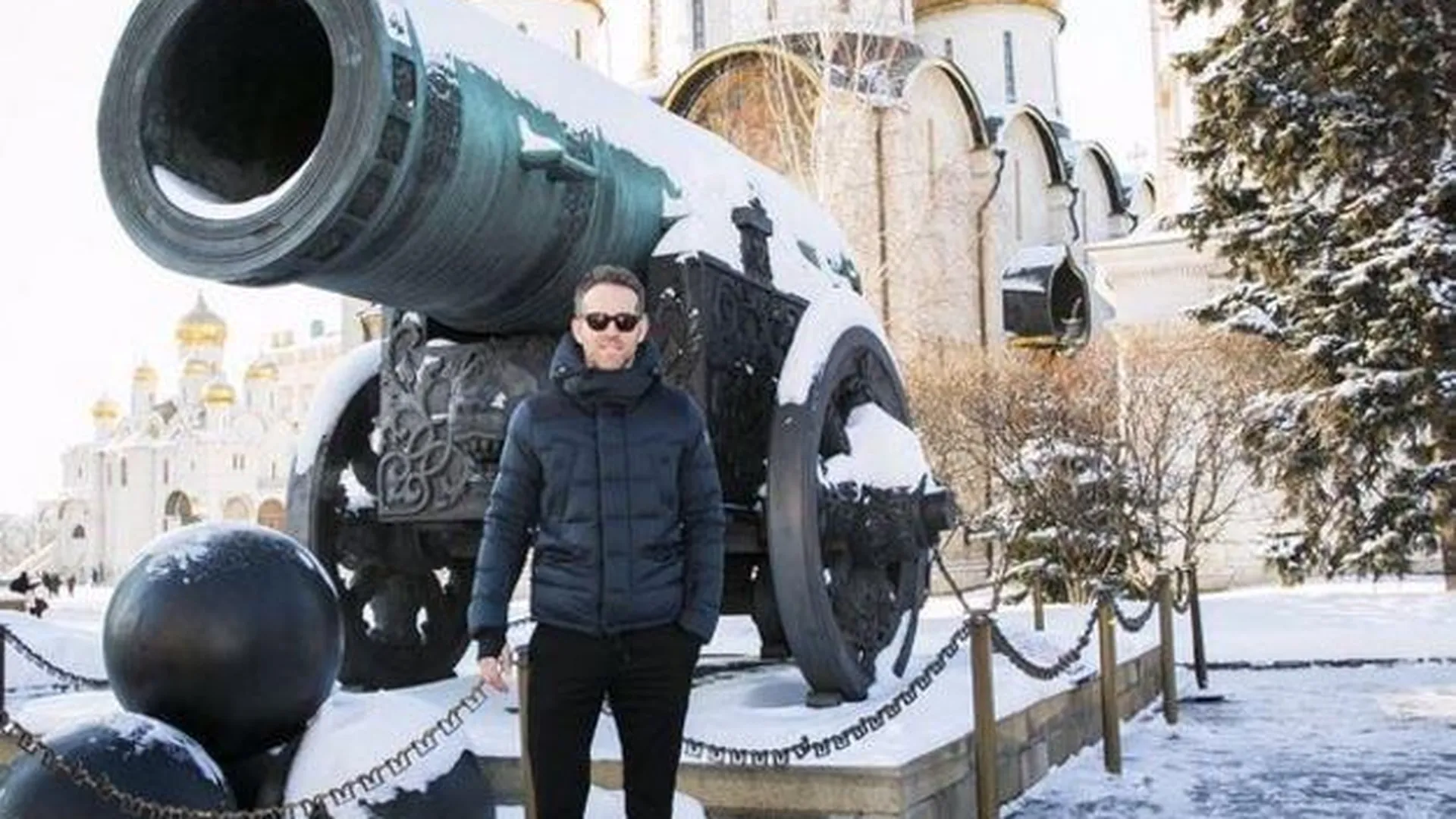 Актер Райан Рейнольдс пошутил о размере московской Царь-пушки