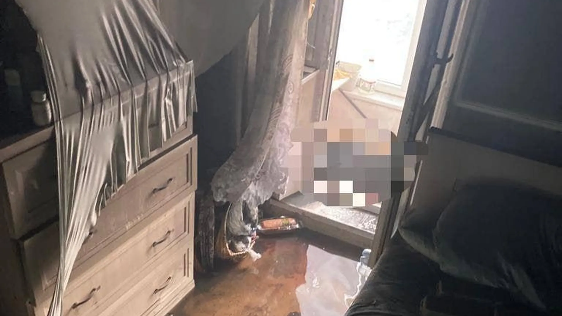 Огнестрельные ранения обнаружили на телах в сгоревшей квартире на юго‑западе Москвы