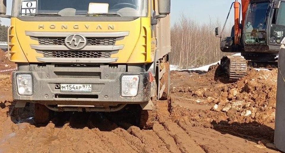 Реконструкцию Пироговского шоссе в Мытищах завершили более чем на 35%