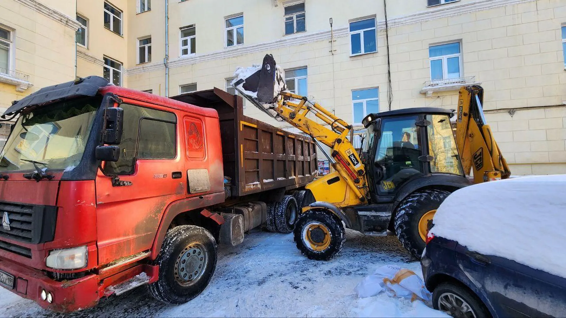 Более 150 тыс куб м снега вывезли с придомовых территорий многоэтажных домов в Люберцах