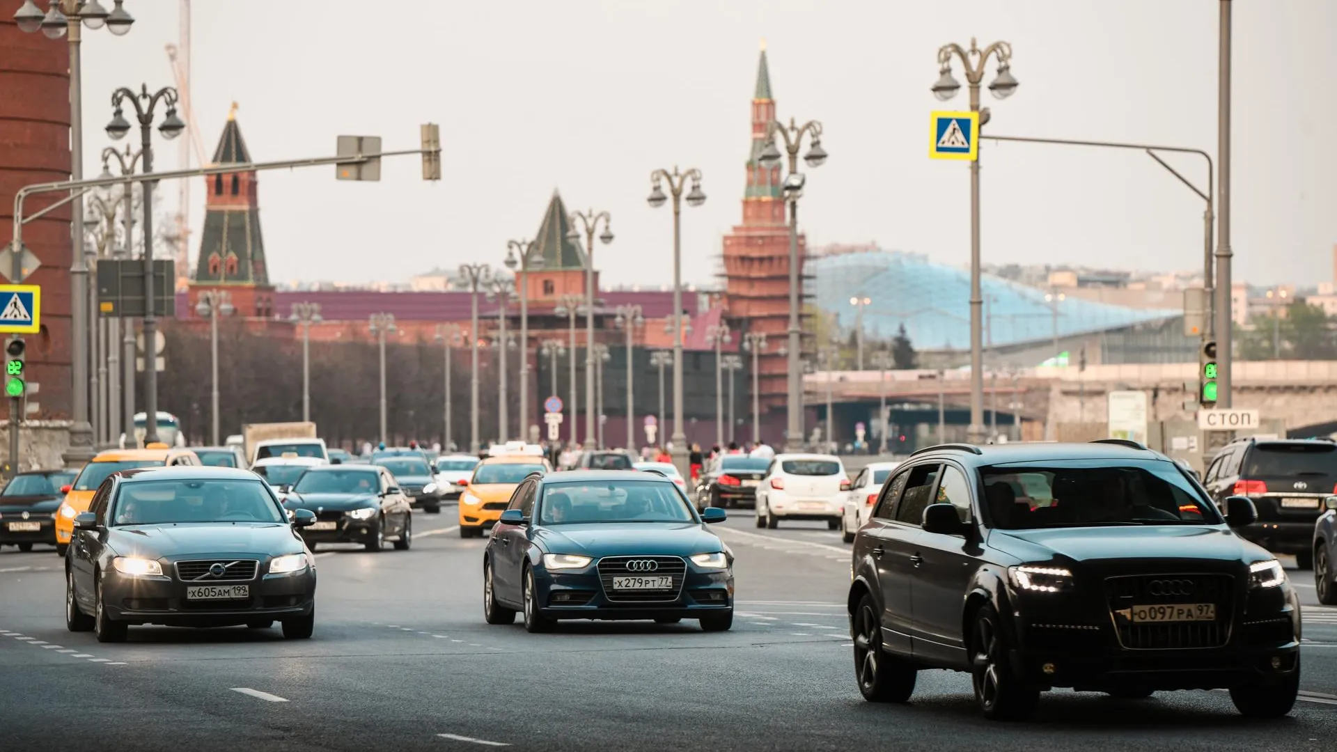 Столичных автомобилистов призвали быть осторожнее из‑за дождя и ветра |  РИАМО