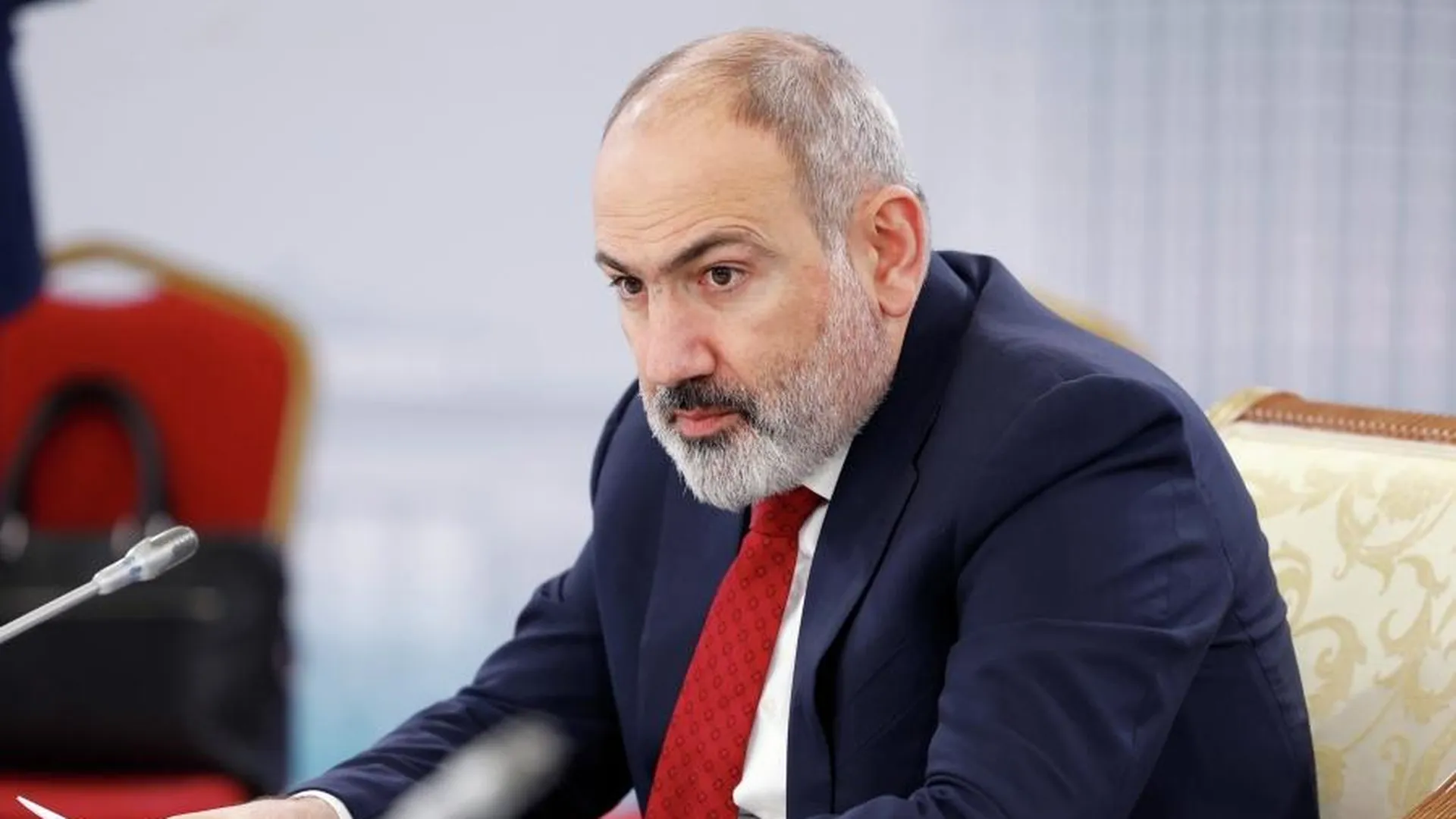 Пашинян пригрозил отключить российские каналы в Армении